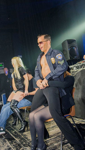 Strippers huren voor het geven van striptease shows
